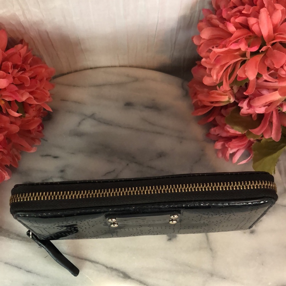 KATE SPADE black patent leather polka dot zip around accordion wallet wristlet - Picture 2 of 16